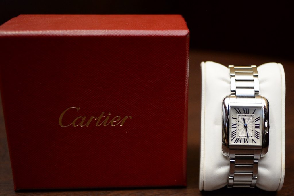 Cartier人気のタンクアングレーズ